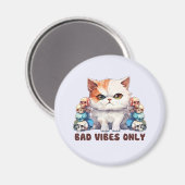 Bad Vibes Only – 激しい猫とスカルゴシックデザイン マグネット (正面/裏面)