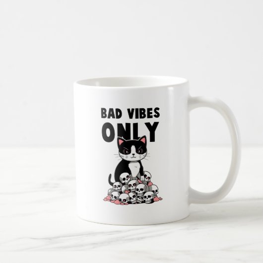 Bad Vibes Only – 猫とスカル コーヒーマグカップ (右)