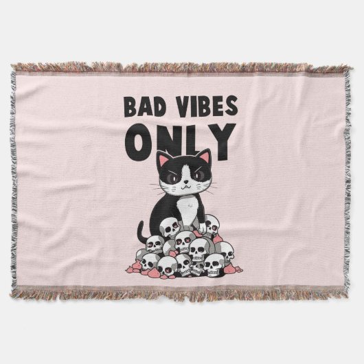 Bad Vibes Only – 猫とスカル スローブランケット (正面)