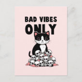 Bad Vibes Only – 猫とスカル ポストカード (正面)