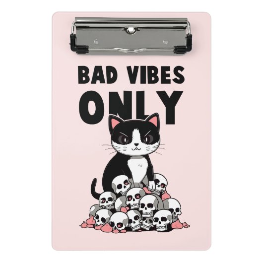 Bad Vibes Only – 猫とスカル ミニクリップボード (正面)