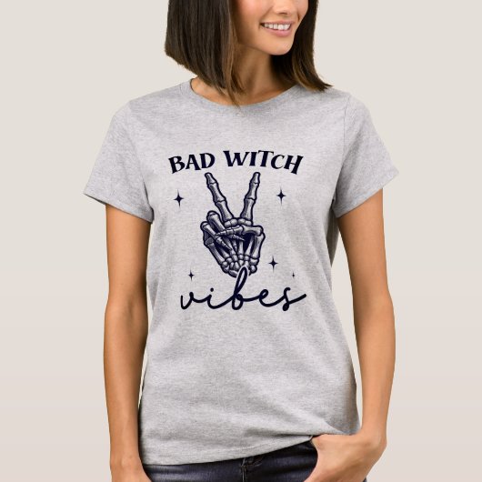 Bad Witch Vibes – スケルトンハンドウィッチハロウィーン Tシャツ (正面)