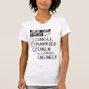 Badassエンジニアによって取られる Tシャツ
