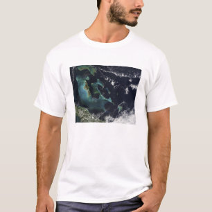Bahama島の衛星眺め Tシャツ