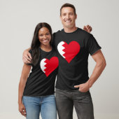 Bahrain Flag Heart Bahrain Gifts Love Bahrain Tシャツ (ユニセックス)