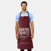Baking Spirits Bright | ワインレッドのクリスマス エプロン (着用した状態)