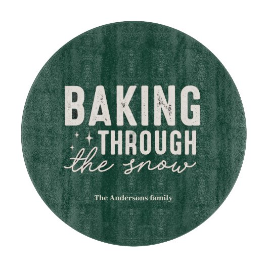 “Baking Through the Snow Personalized Forest Green カッティングボード (正面)