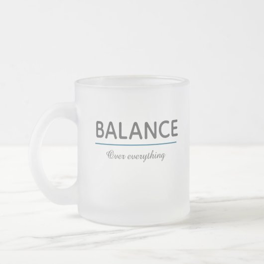 Balance Over Everything – Minimal White Typography フロストグラスマグカップ (左)