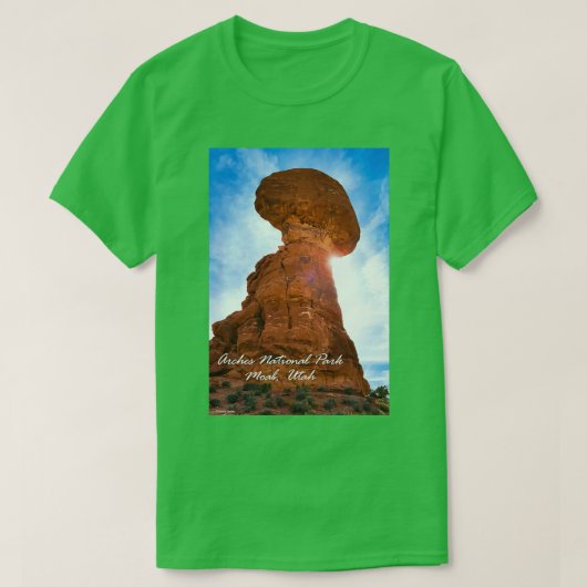 Balanced Rock Arches National Park Moab Utah Tシャツ (デザイン正面)