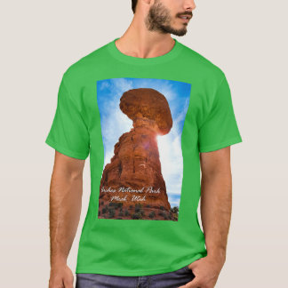 Balanced Rock Arches National Park Moab Utah Tシャツ
