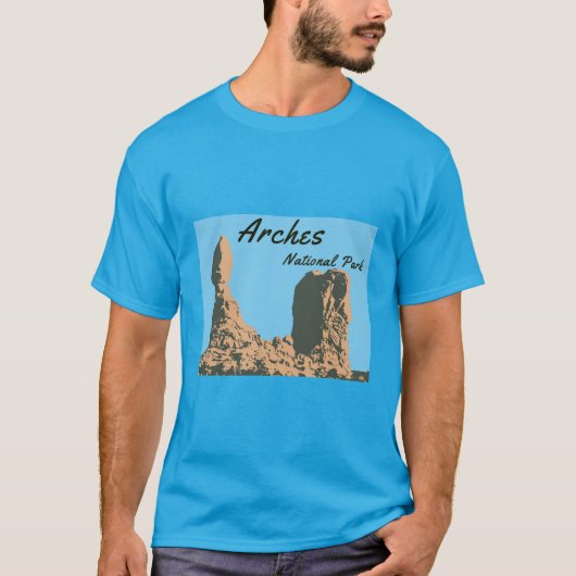 Balanced rock in Arches National Park - Utah, Usa Tシャツ (正面)