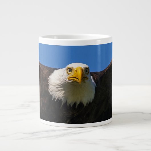 Bald Eagle Flyby Up Close ジャンボコーヒーマグカップ (正面)