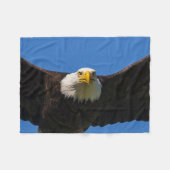 Bald Eagle Flyby Up Close フリースブランケット (正面(横))