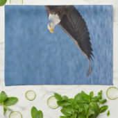 Bald eagle in flight キッチンタオル (折り畳み)