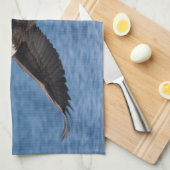 Bald eagle in flight キッチンタオル (四つ折り)