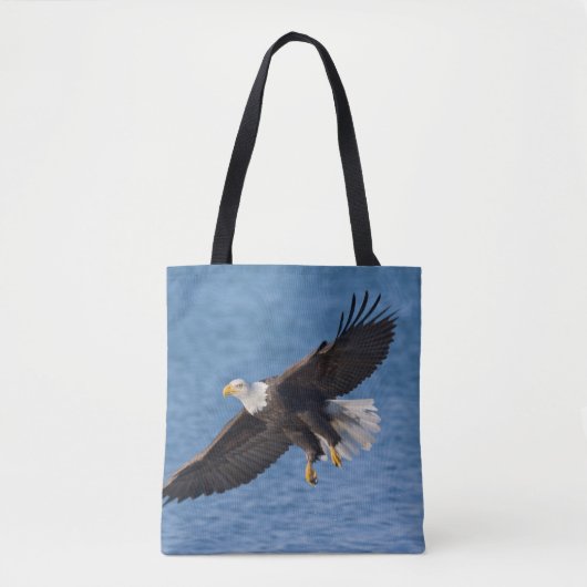 Bald eagle in flight トートバッグ (正面)