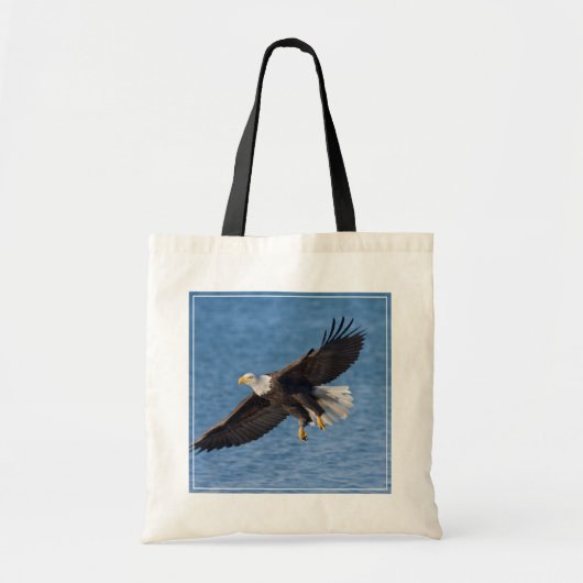 Bald eagle in flight トートバッグ (正面)