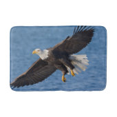 Bald eagle in flight バスマット (正面)