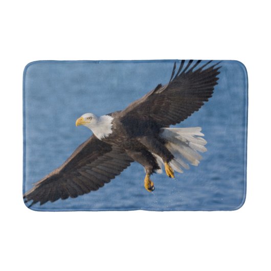 Bald eagle in flight バスマット (正面)