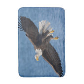 Bald eagle in flight バスマット (正面縦)