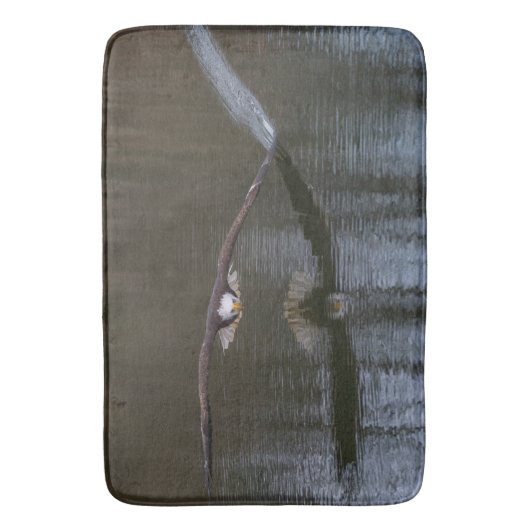 Bald Eagle in Flight バスマット (正面縦)