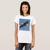 Bald eagle in flight tシャツ (正面フル)