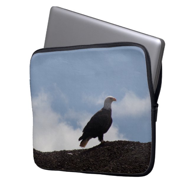 Bald Eagle on High Ground Laptop Sleeve ラップトップスリーブ (正面左)