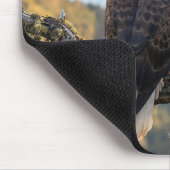 Bald Eagle Overlooking a Mountain Lake マウスパッド (コーナー)