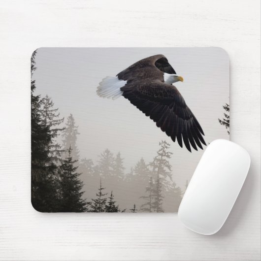 Bald Eagle Soaring Through Mist マウスパッド (マウス)
