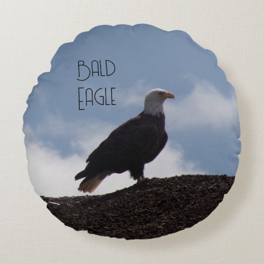 Bald Eagle/Turkey Vulture Round Pillow ラウンドクッション (正面)