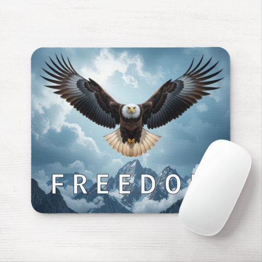 Bald Eagle With FREEDOM Text マウスパッド (マウス)
