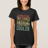 Bald & Tattooed Dad Humor Funny Father's Day Tシャツ (正面)