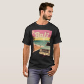 Bali Retro Beach Vacation Graphics Bali Surf Tシャツ (正面フル)