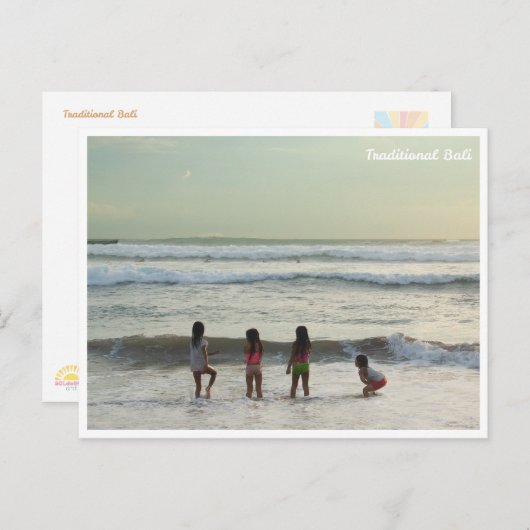 Balinese Girls Beach Fun Postcard シーズンポストカード (正面/裏面)