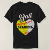 Ball Grandma Baseball Softball Heart Tシャツ (デザイン正面)