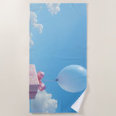 balloon with present in blue sky ビーチタオル (正面)