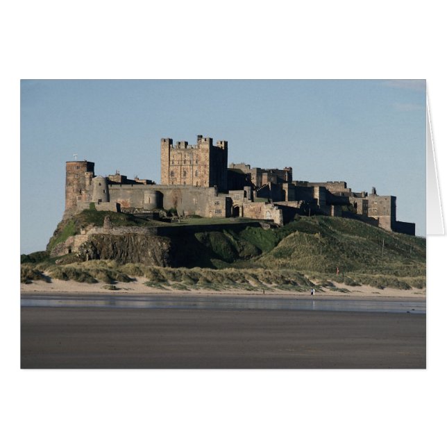 Bamburghの城、ノーサンバーランド、イギリス、イギリス (正面横)