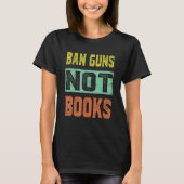 Ban Guns Not Books Tee Read Books Lover Tシャツ (正面)