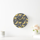 Banana peels polygon modern pattern ラウンド壁時計 (ホーム)
