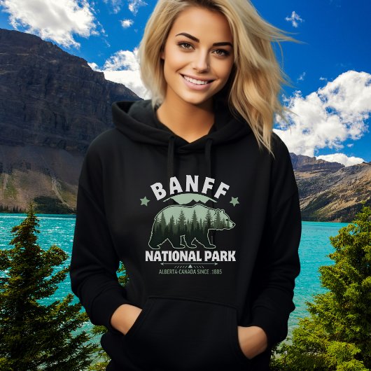 Banff Canada Souvenir – Wild Bear in Pine Forest  パーカ