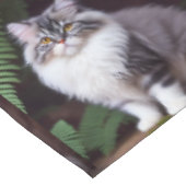 Banjo the Persian：ふわふわの灰色と白の喜び テーブルクロス (アングル)