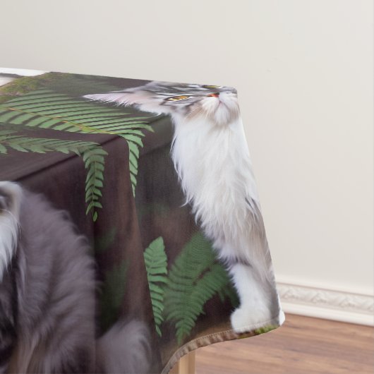 Banjo the Persian：ふわふわの灰色と白の喜び テーブルクロス (インサイチュ)