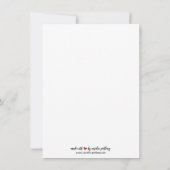 Bär gießt Blumen im Garten in Gummistiefeln (裏面)