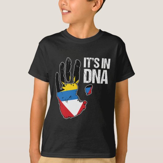 Barbuda Antigua私のDna Barbuan Antiguan Fにある Tシャツ (正面)