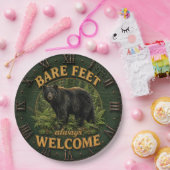 Bare Feet Always Welcome Rustic Bear Cabin ペーパープレート (パーティー)