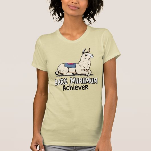 Bare Minimum Achiever Funny Llama Lazy Humor  Tシャツ (正面)