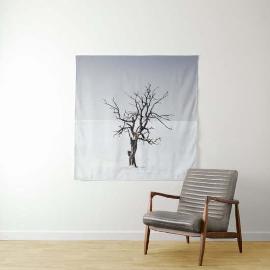 BARE TREE IN THE MIDDLE OF SNOW タペストリー (インサイチュ)