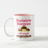 Bariatricのおもしろいな外科医 ツートーンマグカップ (左)