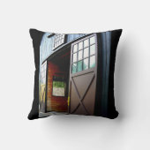 Barn Door Perspective クッション (裏面)