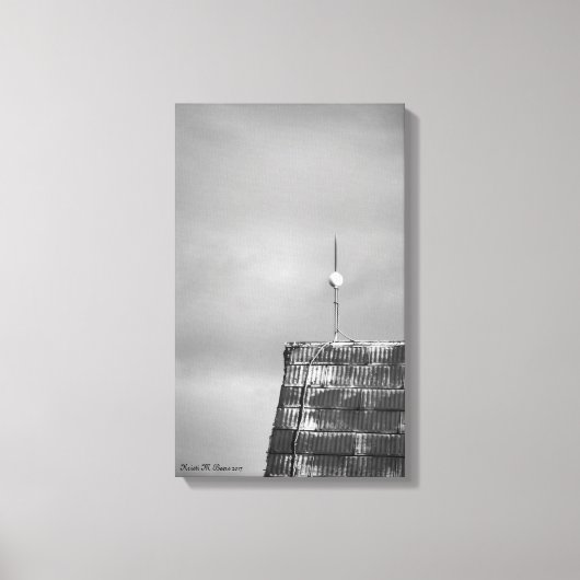 Barn Roof with Storm in Background Canvas Print キャンバスプリント (正面)